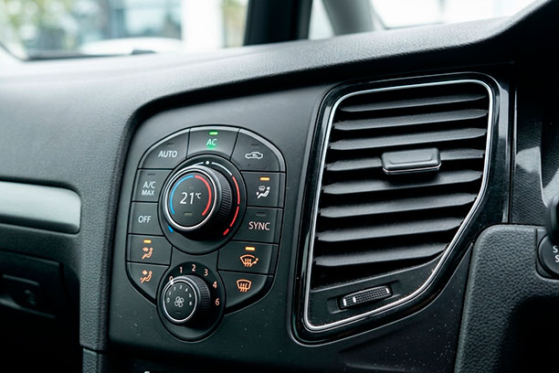 Mitos sobre el aire acondicionado automotriz: qué es verdad y qué no
